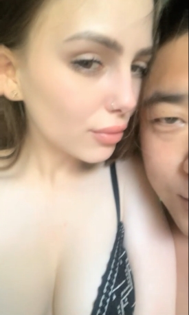 《国人老哥带俄罗斯美女户外沉沦，小帐篷内美景惊艳！1V+2.67GB百度盘》