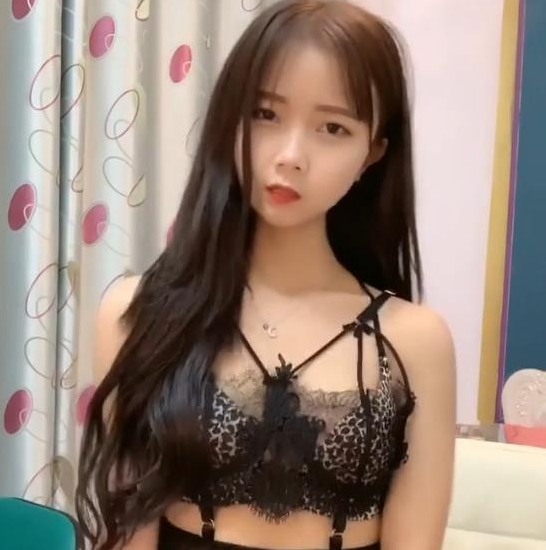 温柔苗（张傲娇）定制自拍合集：快手视频精彩呈现