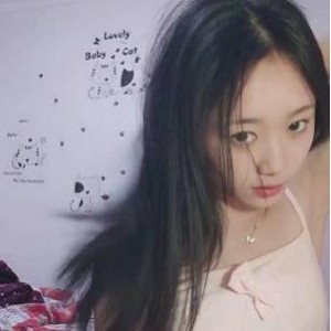 清纯女神校园直播视频，甜美妹子羞涩尺度大，新手玩眼睛光