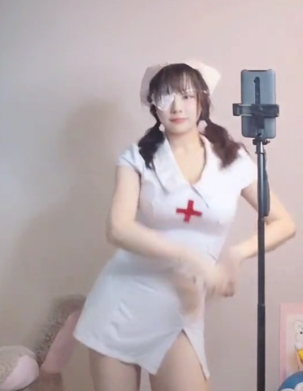 甜小乜：抖音网红舞蹈模特，90个视频524兆，颜值爆表木瓜粉丝疯狂关注