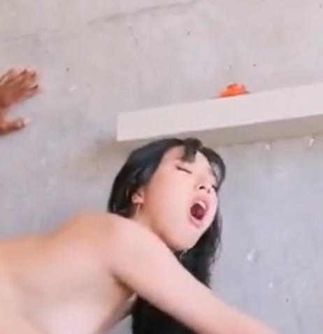 漂亮高跟白丝美女老黑教育满意视角冲击诱人欧美标配用口1V401M大巧克力棒下载收藏