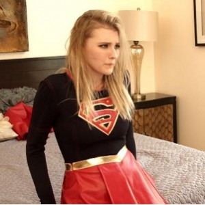 女超人麦乐迪马克斯：经典剧情特效震撼，颜值身材攻击技能激光眼全方位展现，不容错过！