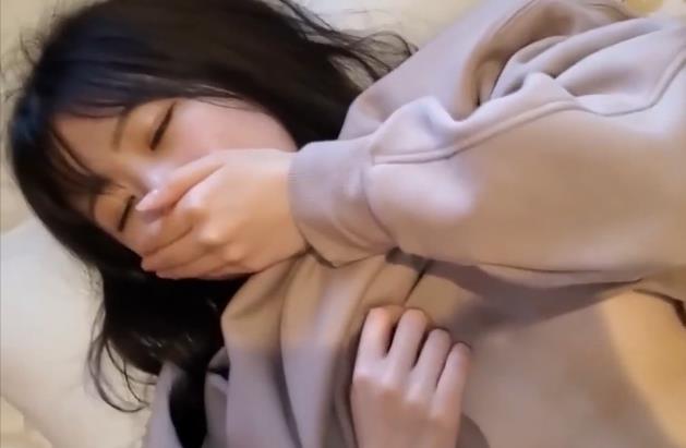 长发美少女自拍视频，时长16分钟，完美对象男友发小喜爱观看