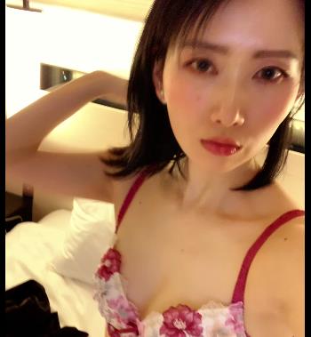 推特狂T大物件15分钟小视频：媚黑B子与黑鬼女研究生瑜伽作品