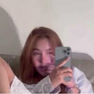 精选女神利嫂1V-293M自拍视频，完美身材尤物车灯耐氏游戏男友妩媚