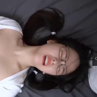 91大神新姐姐自拍视频，3V画质，1.1G大小，20分钟时长，S魅力爆火