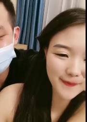 小萍萍自拍大片曝光！PAPA们快来看啦！时长3:04分，1V-1.5G！老公同意的直播H+C，绝对良心满满！想不到小萍萍竟然还有这一面！下载观看，绝对不后悔！想串连指名5年以上没曝光的滚石歌手？小萍萍就是你要找的！