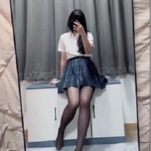 MomoYih合集：不露脸自拍作品，马D大黑牛，幻影金龙，男主C，17V-5.1G资源