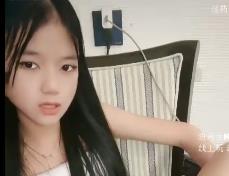 光阴妹子自拍火爆互动，怀里玩棍子小哥C，水印道具视频