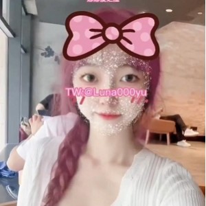 打野大神Luna000yu(娜娜)：16V，467M的社交牛笔症资源