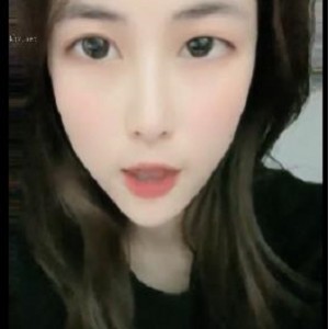 手摇饮料店员大罩杯子：恋爱中的独立自主女网红们