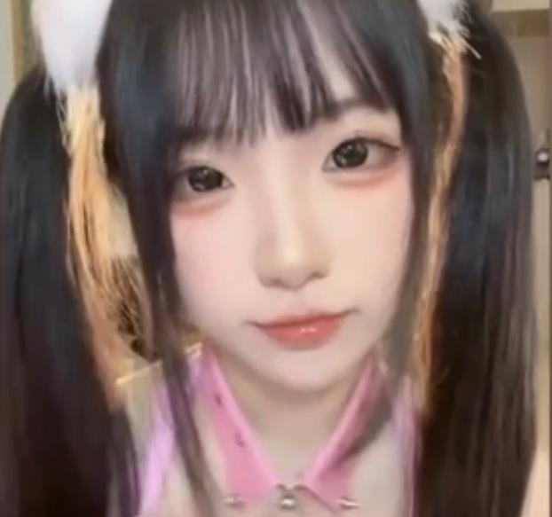 女主播佐佐酱直播阿黑颜展示，宅男们来感觉了脸！（1V，3.1G）