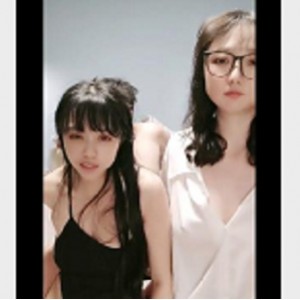 幸福眼镜哥双F少F自拍视频1V-300M，时长25分钟，双人抢D，助力KJ，RJ，打桩技能，眼镜哥魅力无限