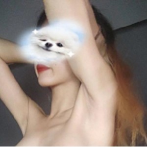 推特福利姬合集：小视频+图集，大学宿舍内拍摄，神秘不露脸，身材完美，穿网袜妹妹粉嫩，圈粉无数！下载观看！