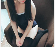 粉嫩嫩JK黑脚系列cos作品，沐浴少女团子少女身材一级棒