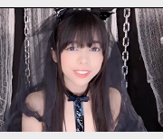 自拍小姐姐L莉KittyXkum合集8个视频4.6G，OnlyFans百万粉丝道具爆C秀COS道具深H下载