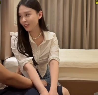 大熊哥酒店的探秘之旅，约馒头的一线天体验，妻子的嗲嗲呻吟享受，超甜的美味诱惑