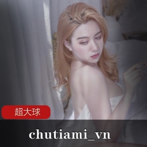 onlyfans欧美风网红（chutiami_vn）搭配抹熊白裙，大方展示极品身材