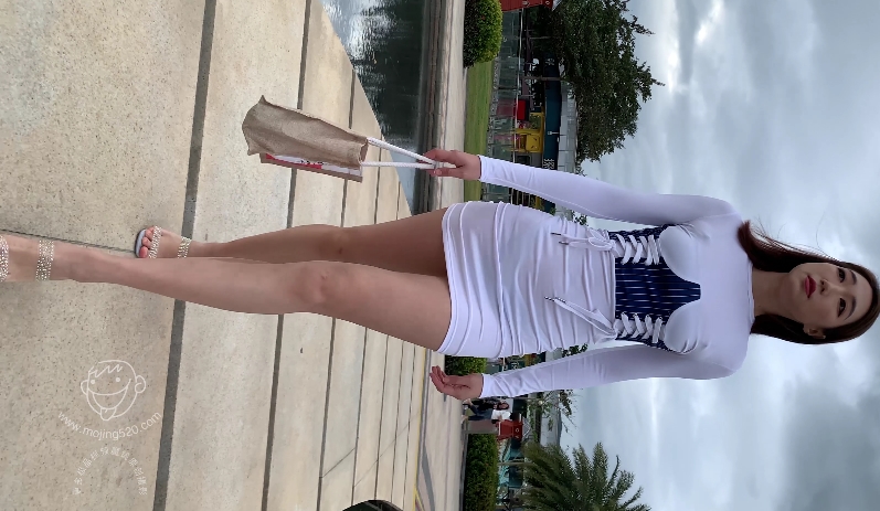 御姐范大长腿翘臀比基尼小姐姐