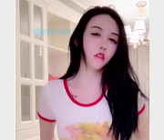 快手48W粉丝高颜值人气御姐主播（柠檬猪）首次诱惑私拍定制合集