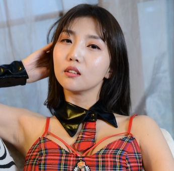 PANS反差《小青》黑丝女仆定制私拍