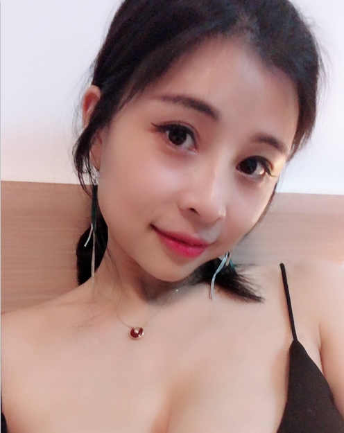 已婚少女巨兔白嫩合集