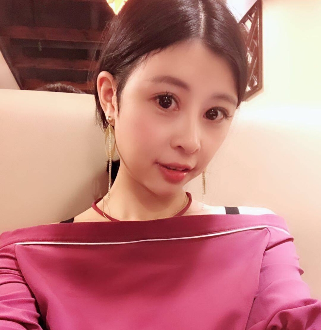 已婚少女巨兔白嫩合集