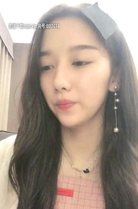 浮力主播星luck：瓜子脸大眼睛，社保资源65v-19.7G，享受美女撩