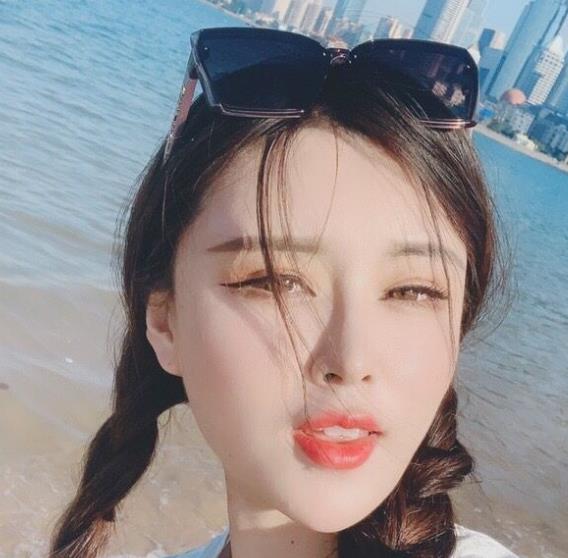 抖音网红女神露脸狂野佳作奇怪姿势5MB