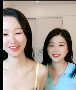 双F高颜姐妹花绑手拉丝丝袜黑鲍露脸开心笑哈哈视频