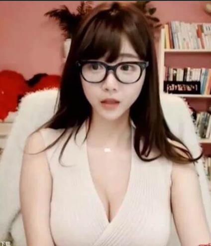 霸气美女牛姐私拍资源大罩杯勾引水电工御罗双修大神千金600M视频