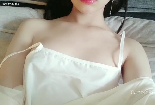 白桃露露高清视频合集，8.5G视频资源，汉服破洞黑丝JK白丝学生装萌妹子小姐姐