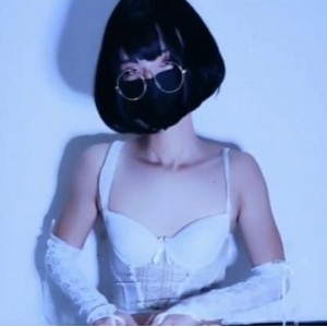 TS网红JinWanXuan1999资源高产口味重拳打肛特大号玩具视频92V，4.4G