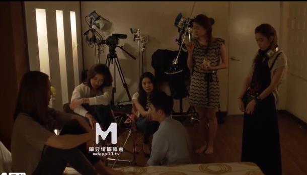 奇怪姐妹的X癖：3V-798M，时长1小时35分，麻豆出品，中韩关系十八禁下载观看