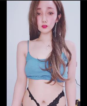 高颜值S妇12V-6.9G爆火自拍视频，气质高冷大某处逗趣情妇下载观看