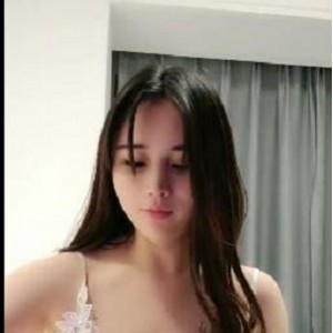 颜值美女直播：1V-493M，自拍美颜滤镜，身材惊艳，少妇感十足