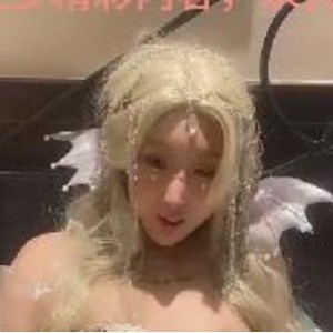 超美Coser小甜甜自拍2分47秒视频，漫展爆雷照片，观看必须！