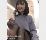 清纯可爱妹子精选视频，小酒窝迷人可看