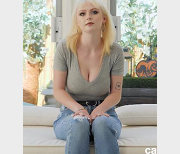 CarrieSage童颜大罩杯女星出道资源5V9.4G视频