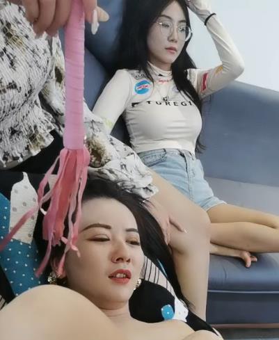 大学生社交媒体形象展示：露脸营业的女同学如何吸引粉丝？