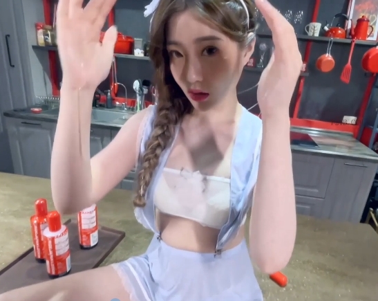 虎牙新晋女神璃奈酱JVID作品1V372m,身材超粉浮力姬