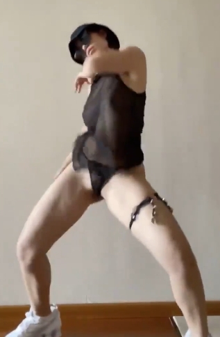 网红女战士夏甜推特作品集，丰满身材健身视频2.57G