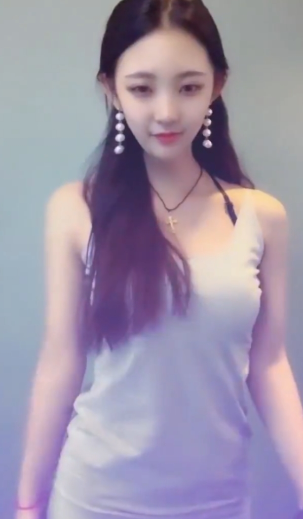 《小妹》热舞剪辑视频：快手网红火爆抖音，百万点击量，打包解压享受舞蹈盛宴.7z