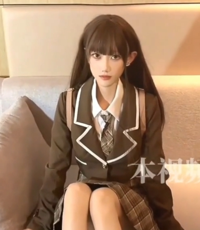 引了不少粉丝的兴趣。她曾在直播中提到,井川里野是她的偶像之一,对其演技和风格赞不绝口。这也让粉丝们更加喜爱小鹿,因为她不仅是一个美丽的女神,还是一个有品味的影视