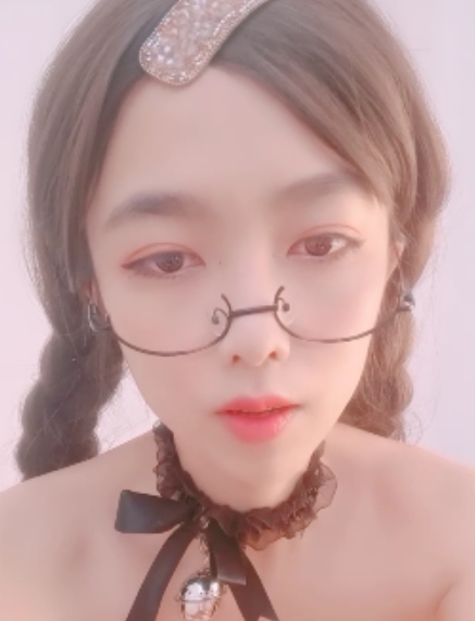 银狗子推出独特口感苏苏豆422v411g，收藏399、百度、貂蝉、馋龙等产品也备受追捧，新增196v让粉丝期待不已！（视频大小/数量）