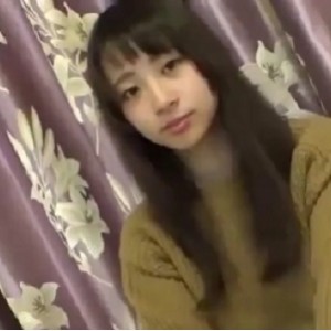 FC2-PPV-1499913：中途退出嘴上功夫超撩的童颜素人1V763M