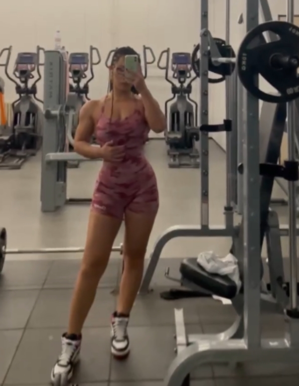 夏甜蜜桃臀健身视频教程74个动作+1.08GB-百度盘下载夏甜健身网红女王夏甜教你如何锻炼蜜桃臀，全系列视频教程，大小1.08GB，百度盘免费下载。