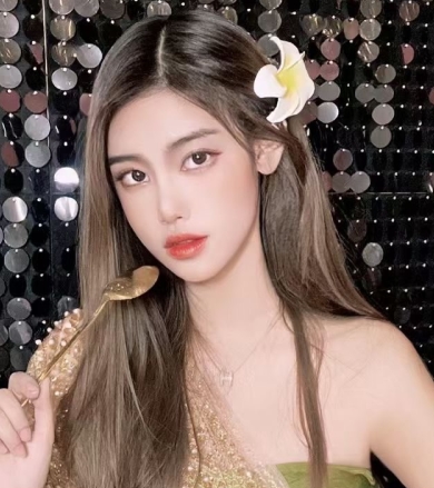 一线网红嫩模在酒吧展示唯美私拍作品