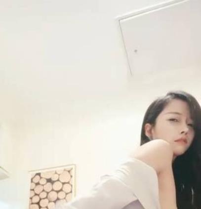 浮力姬虎牙超人气高颜值小妖精定制合集：见证艾莉莎神秘力量的精彩表现！