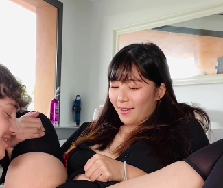 《白人与亚洲女孩的爱情:网红Ja失眠ine的真实故事》